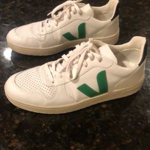 V-10 Vegan Emeraude Black